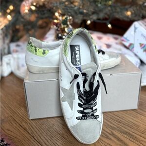 ✨Golden Goose Superstar Sneakers
•	Size: EU 42 (mens 9/women’s 11)